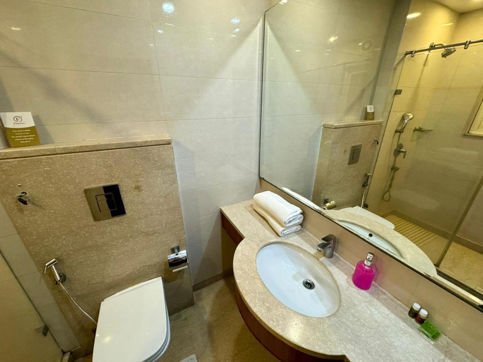 Hotel Florence Inn, Karol Bagh, New Delhi, 2 Min From Metro Buitenkant foto