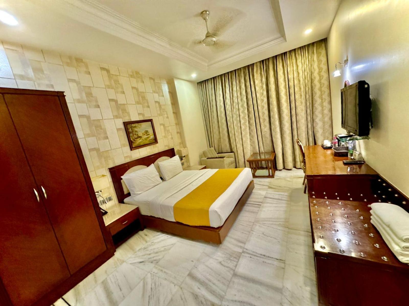 Hotel Florence Inn, Karol Bagh, New Delhi, 2 Min From Metro Buitenkant foto