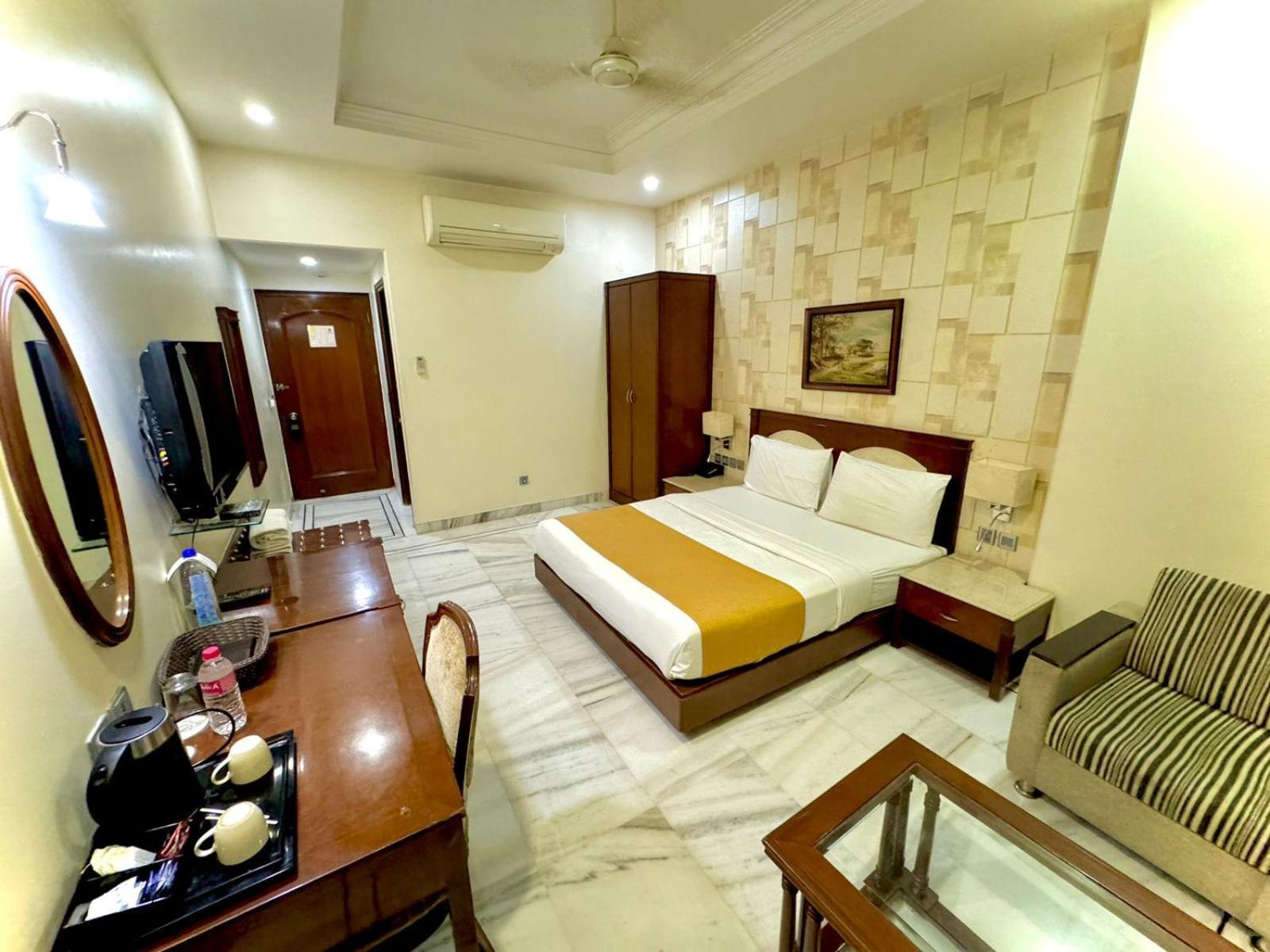 Hotel Florence Inn, Karol Bagh, New Delhi, 2 Min From Metro Buitenkant foto