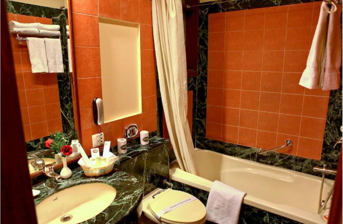 Hotel Florence Inn, Karol Bagh, New Delhi, 2 Min From Metro Buitenkant foto