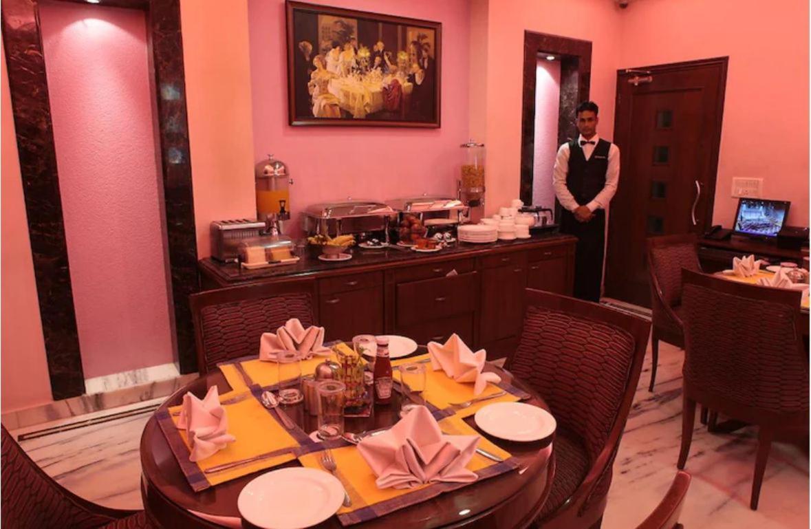 Hotel Florence Inn, Karol Bagh, New Delhi, 2 Min From Metro Buitenkant foto