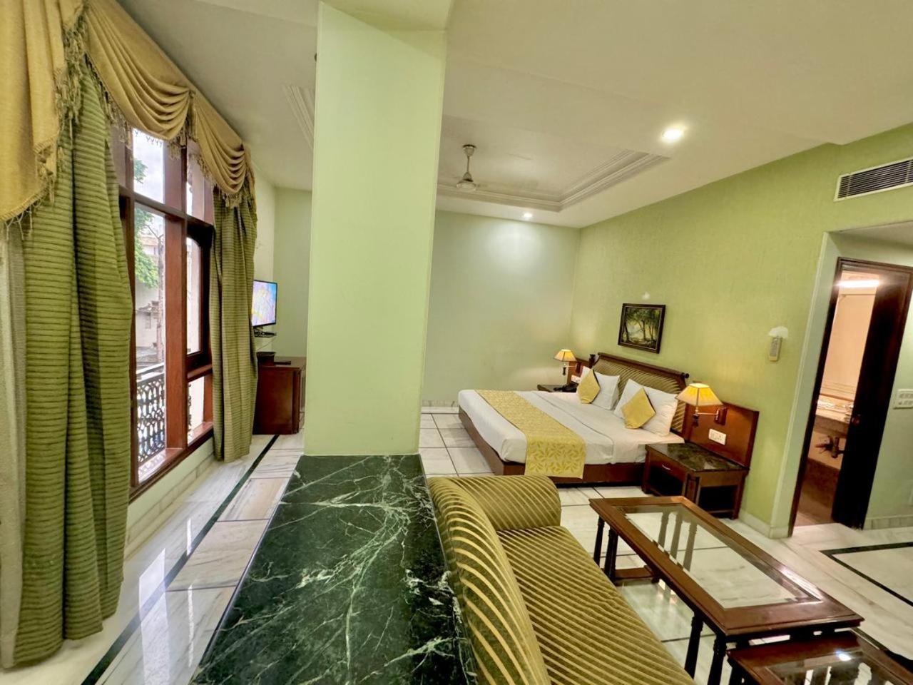 Hotel Florence Inn, Karol Bagh, New Delhi, 2 Min From Metro Buitenkant foto